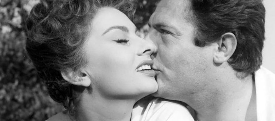 Loren-Mastroianni-IPA-00_MGTHUMB-BIG L’inquietante flirt dell’Italia mit der Anarchie