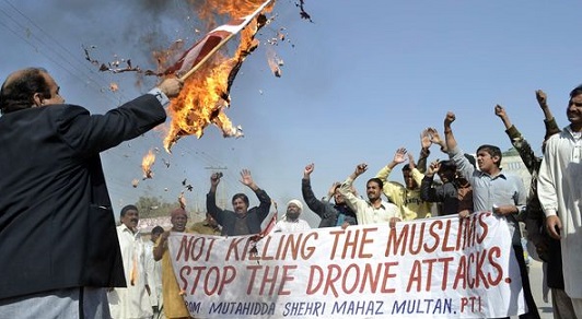 Proteste in Pakistan contro i bombrdamenti con i droni