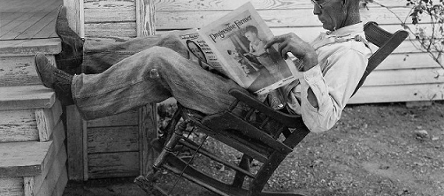 Reading Newspaper Quei begli articoli lunghi