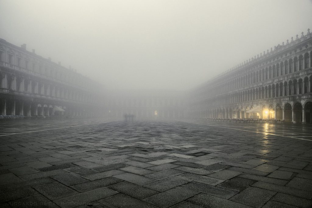Una insolita immagine di piazza San Marco di RICCARDO DE CAL http://www.riccardodecal.com/