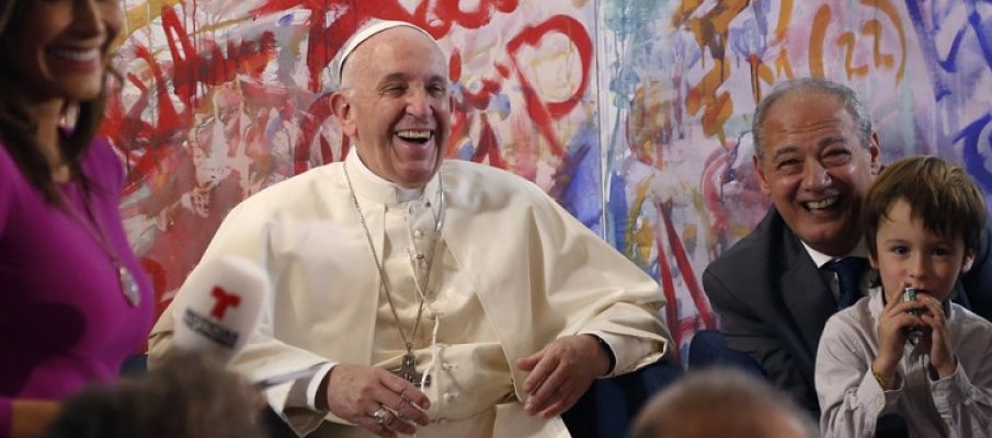 timthumb – Copia La felicità di Papa Francesco spopola su Facebook