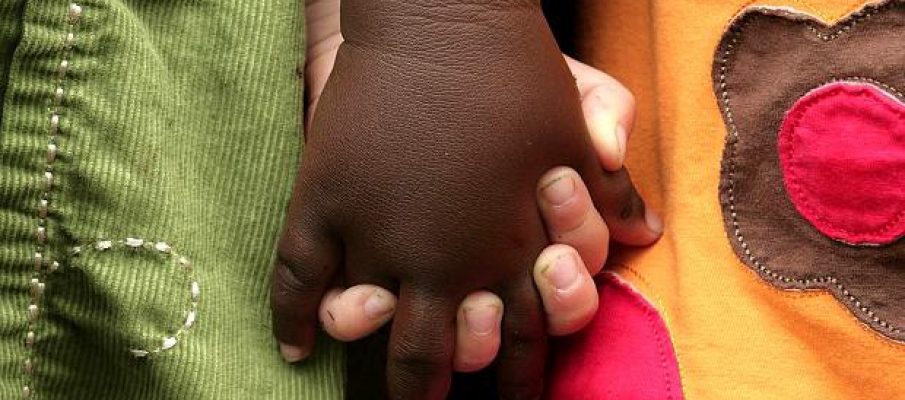 bambini Rende e come rende il traffico di umani dall’Africa